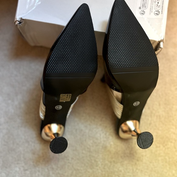 Fashion New Black/Gold Mule - Picture 4 of 5